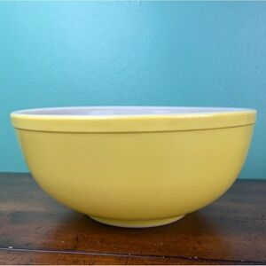 Pyrex Early Yellow Nesting Mixing Bowl Pre # 404 Size TM Reg 1940s Vintage 10.5”